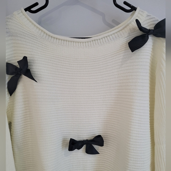 NWOT-Oversized Cream Black Bows sweater-Medium - Picture 4 of 6